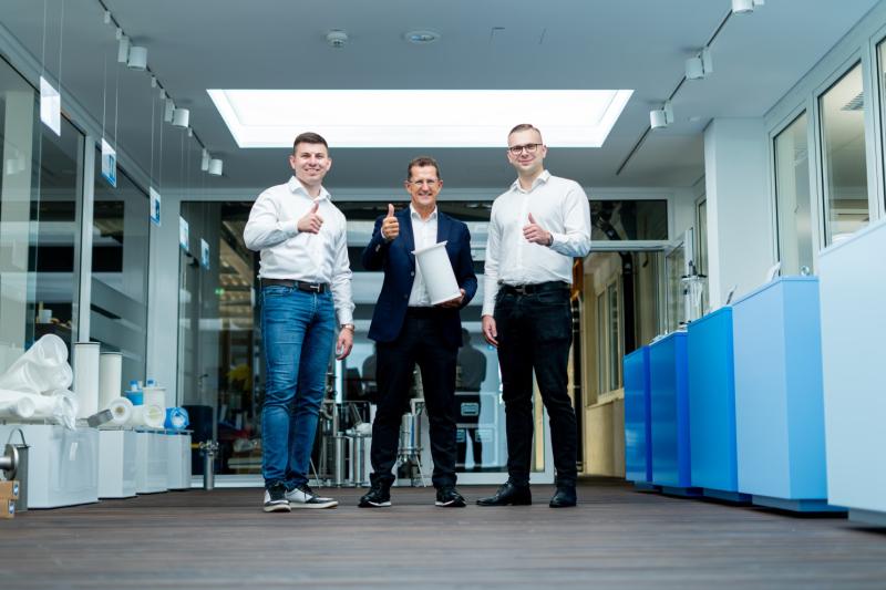 Robert Kirs und Anes Cavka bei Peter Krause von Wolftechnik Filtersysteme GmbH & Co.KG