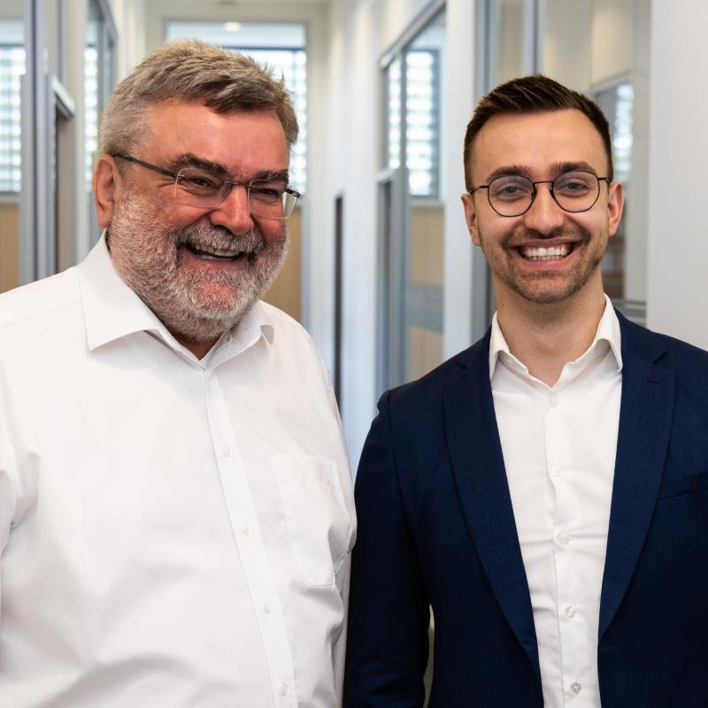 Steuerberater Hans Neuffer (links) mit Recruiting-Experte Marius Kurz (rechts)
