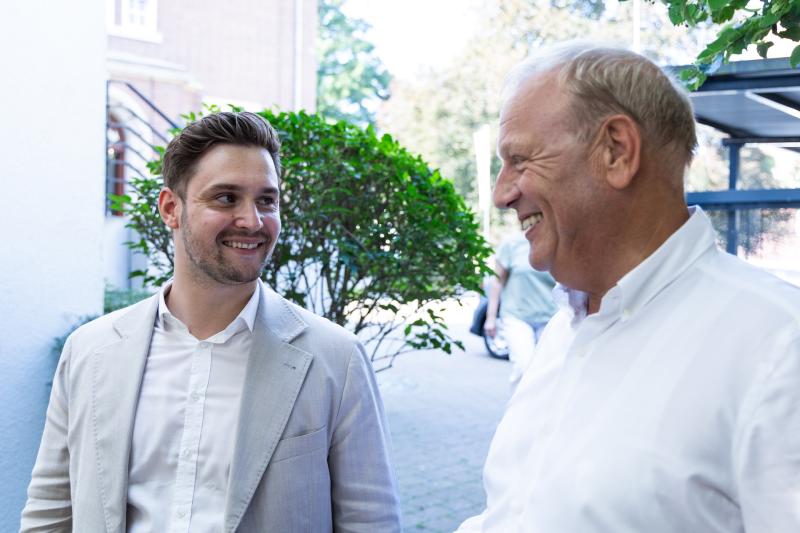 Simon Klein mit unserem Kunden Dr. Dieter Göken von Göken, Pollak & Partner