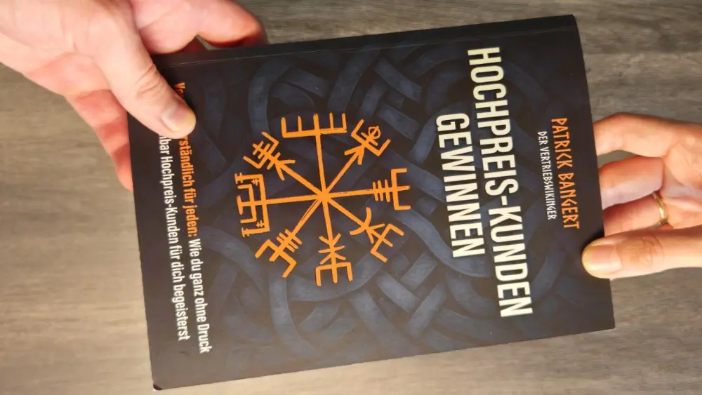 Das Expertenbuch 'Hochpreis-Kunden gewinnen' zeigt, wie Marketing-Assets aufgebaut werden.