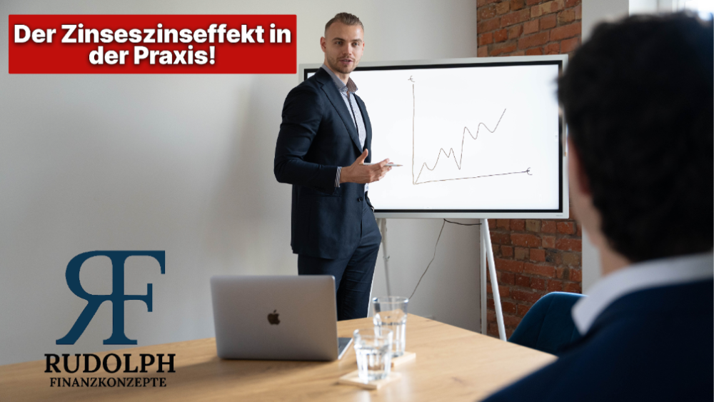Ein Unternehmer erklärt den Zinseszinseffekt in einer Präsentation.