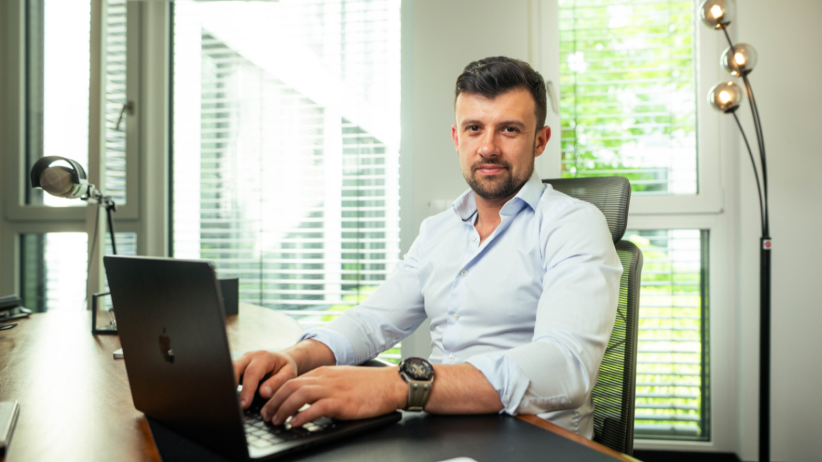 Tobias Vetter - er betreut über 1500 Unternehmer bei ihren Finanzen