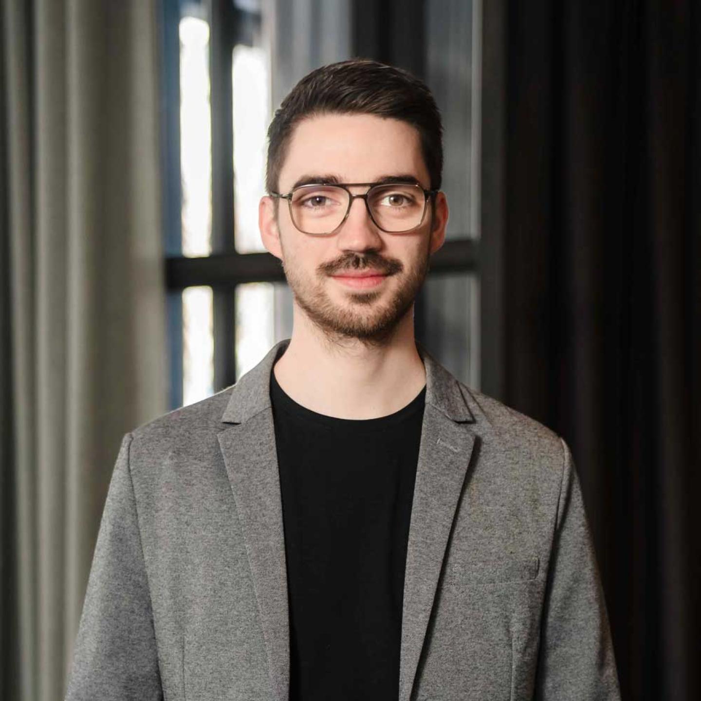 Vom Softwareentwickler zum digitalen Prozessunternehmer: So erzielte Stefan 5-stellige Umsätze