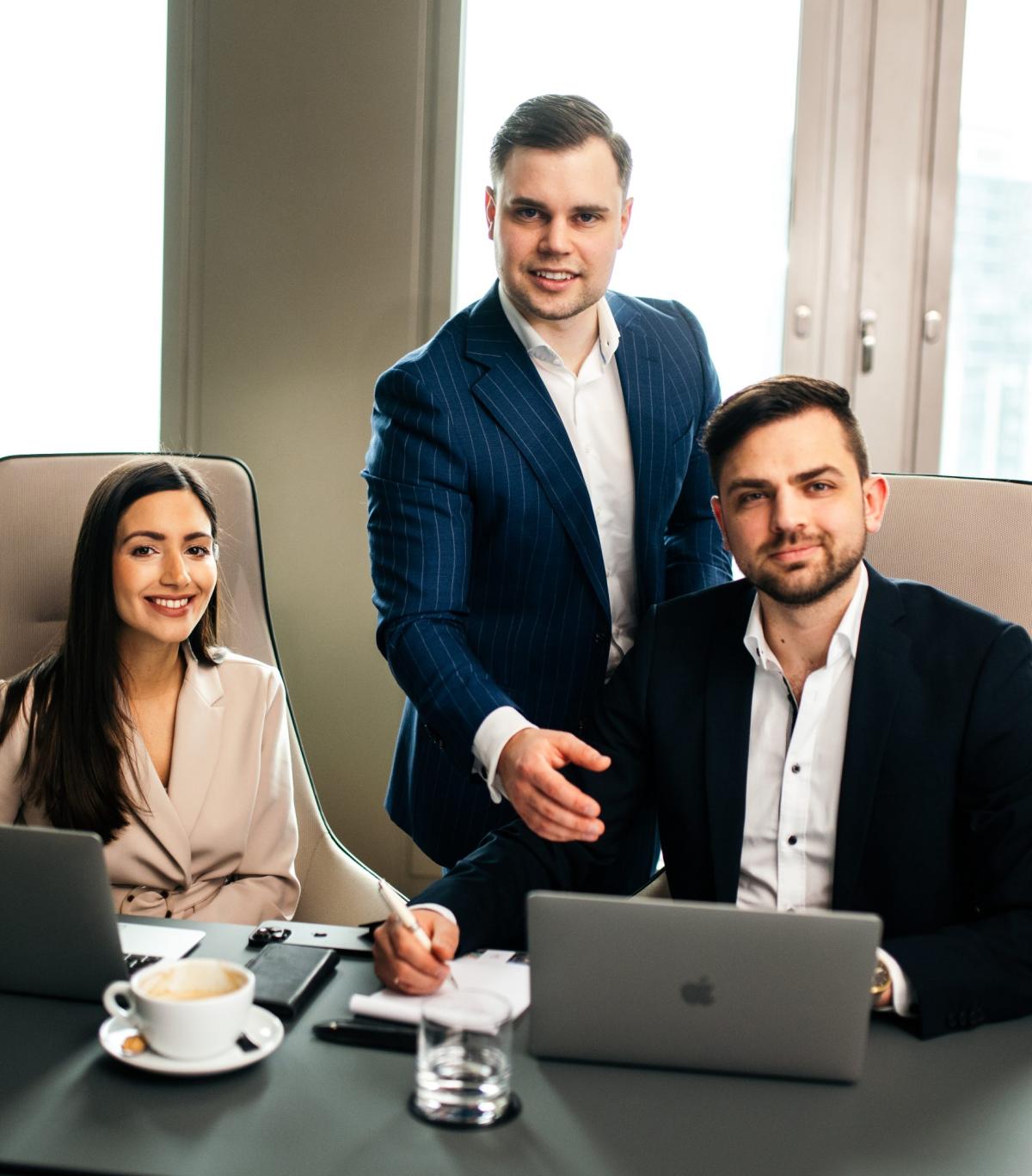 Das Team bietet eine umfassende Beratung zur Gebäudeversicherung.