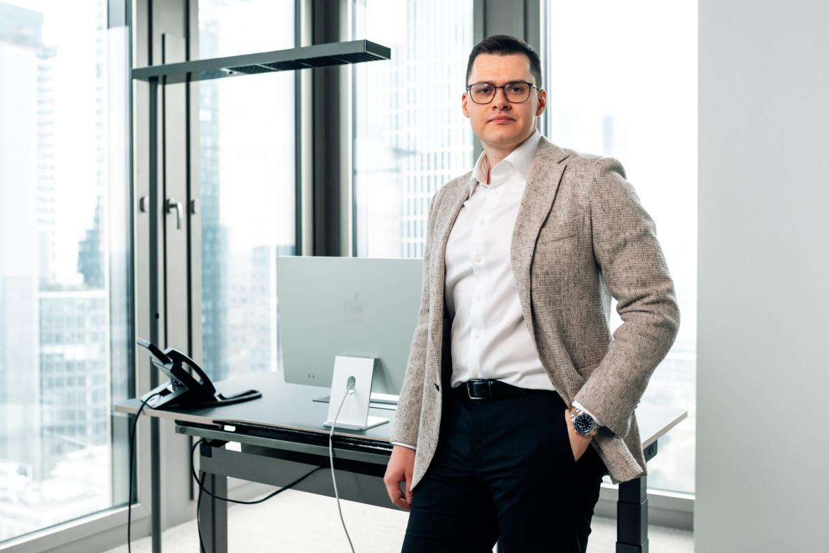 Ex-Finanzbeamter Thomas Schäfer berät gemeinsam mit seinem Team Geschäftsführer zu Versicherungen, Steueroptimierung und Vermögensaufbau.