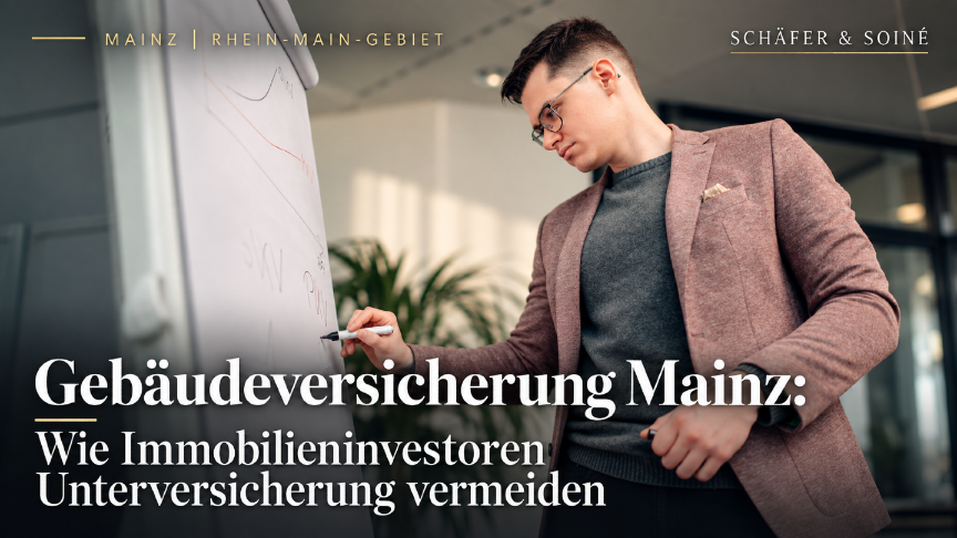Ein Immobilieninvestor präsentiert zu Gebäudeversicherung Mainz während eines Gesprächs.