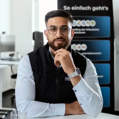 Wie eine Software-Manufaktur Cyber-Risiken absicherte und ein 7-stelliges Vermögen aufbaut