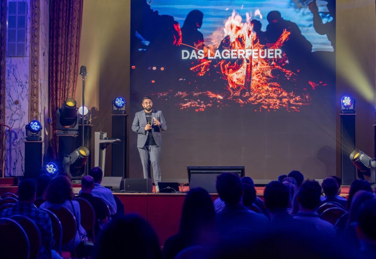 Präsentation zur Lagerfeuer Matrix während einer Veranstaltung.
