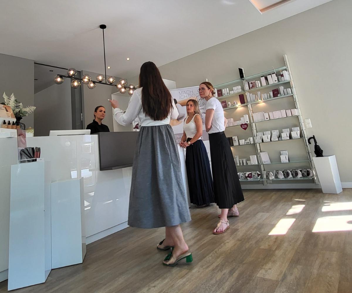 Verkaufsschulung vor Ort mit Team von Kosmetikinstitut - Beauty Business Consulting