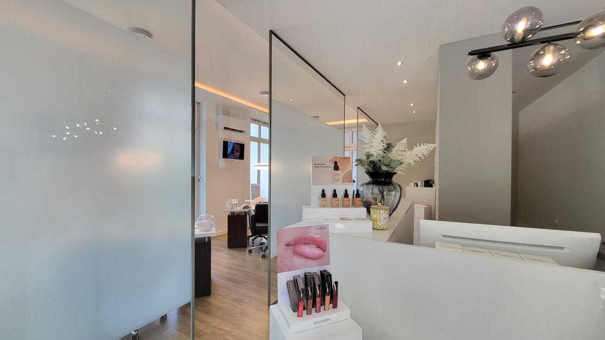 Nagelbereich vor Umbau - Beauty Business Consulting besucht Kundin