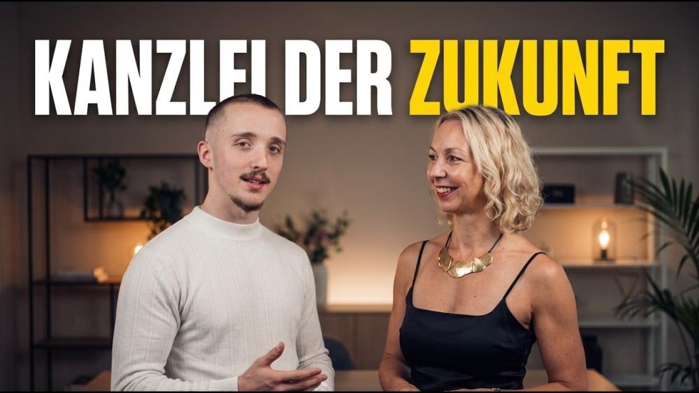 Zwei Personen in einem Interview über die Kanzlei der Zukunft.