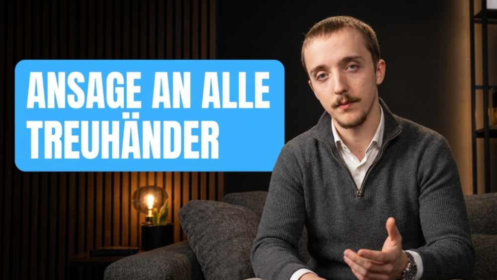 Junger Mann spricht zur Kamera und richtet eine Ansage an alle Treuhänder zur Automatisierung.
