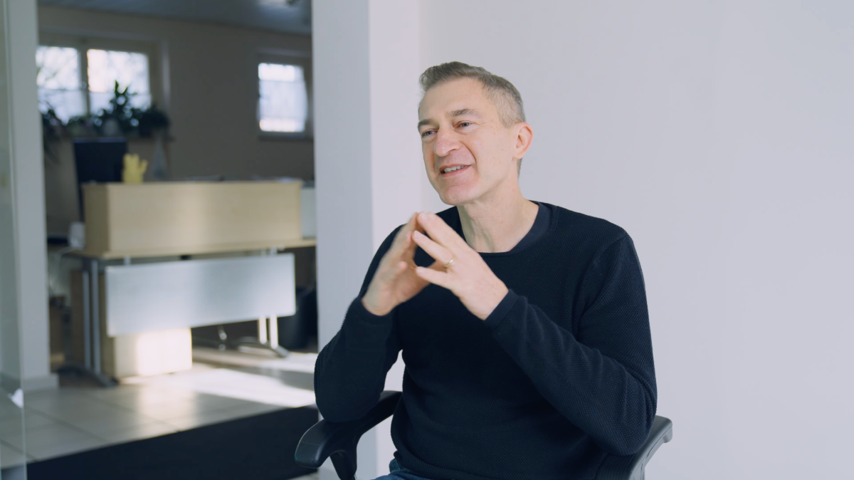 Ein Unternehmer berichtet über seine Erfahrungen mit Saleshub2b in einem Interview.
