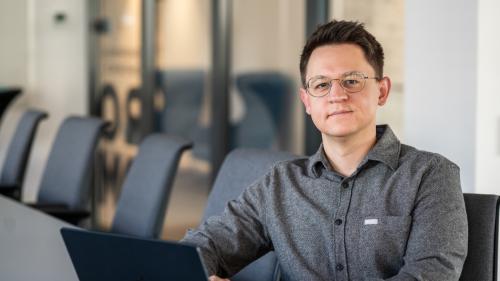 Mit dem LinkedIn Sales Navigator erreichst du gezielt die richtigen Entscheider.