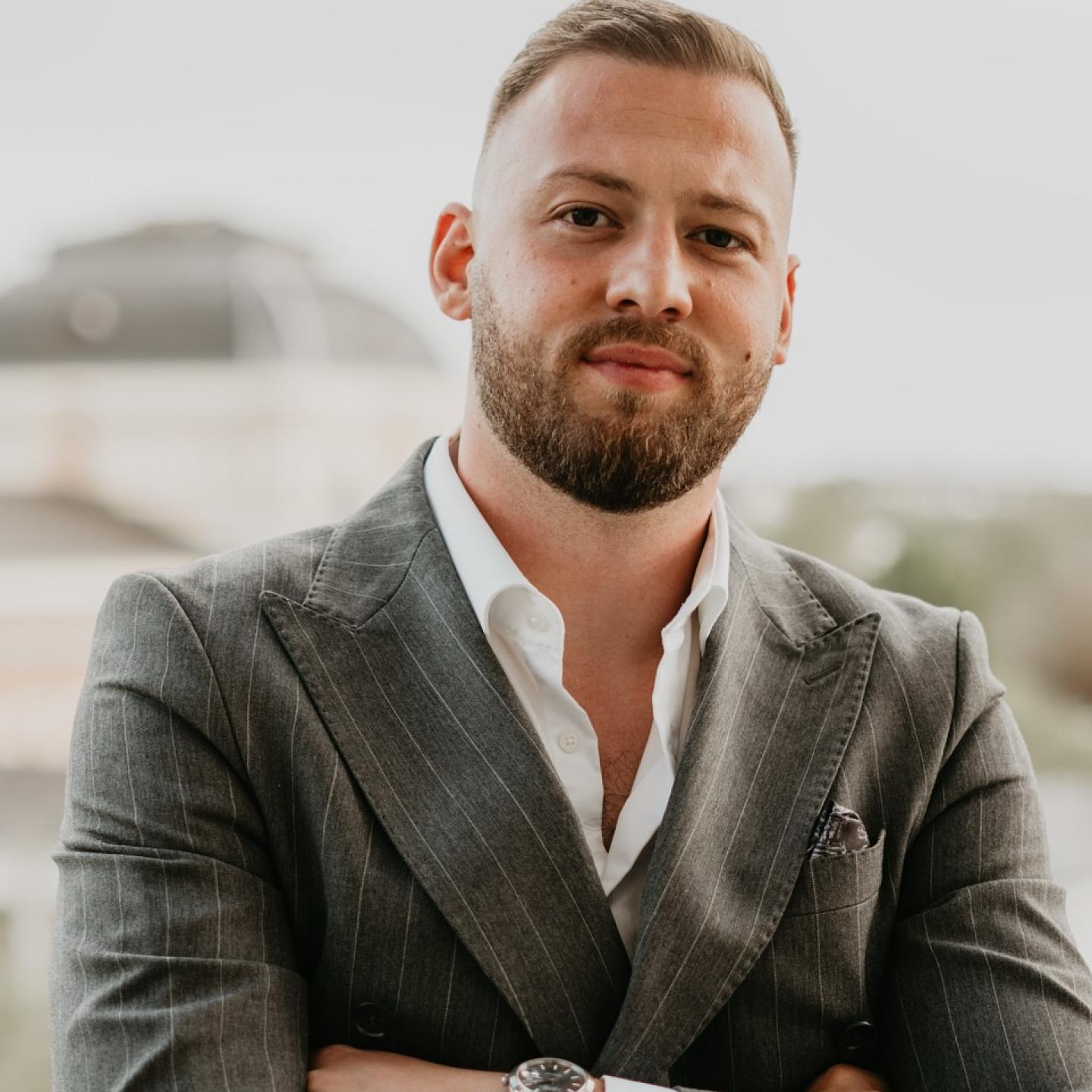 Von reinem Cold Calling zur LinkedIn-Strategie: 1500 Kommentare & mehrfach fünfstelliges Plus