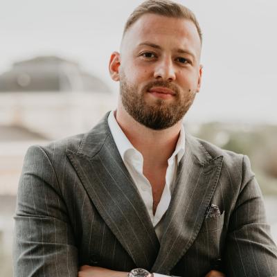 Von reinem Cold Calling zur LinkedIn-Strategie: 1500 Kommentare & mehrfach fünfstelliges Plus