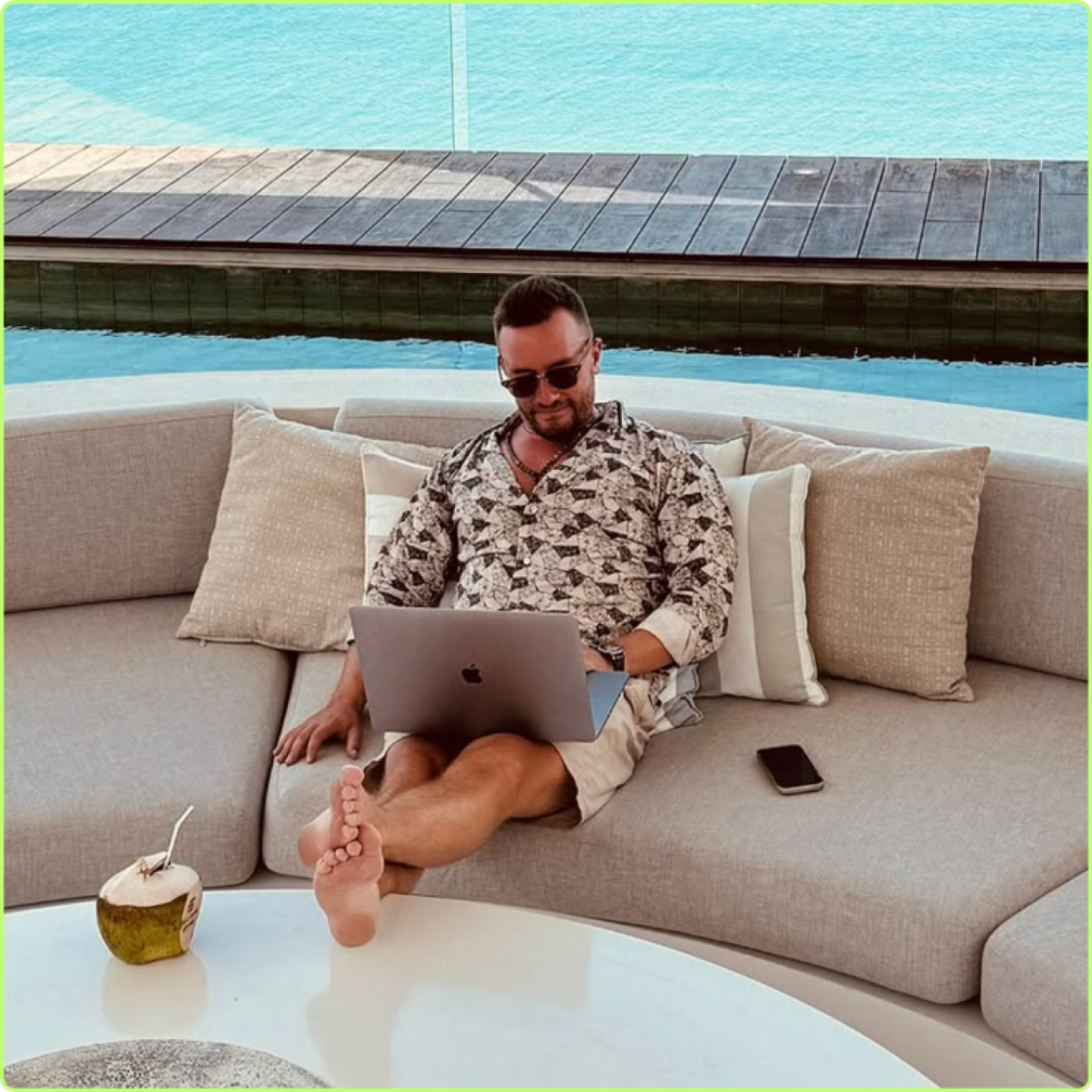 25.000 € Monatsumsatz als Dienstleister: Wie Jonathan mit Dreamlife.now ortsunabhängig wurde