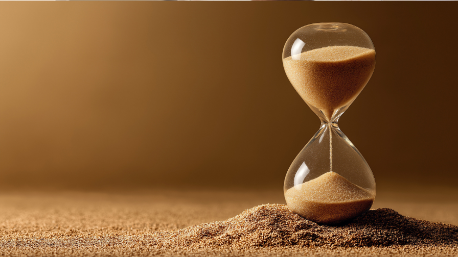 Eine Sanduhr symbolisiert das Verständnis von Gewichtsschwankungen.