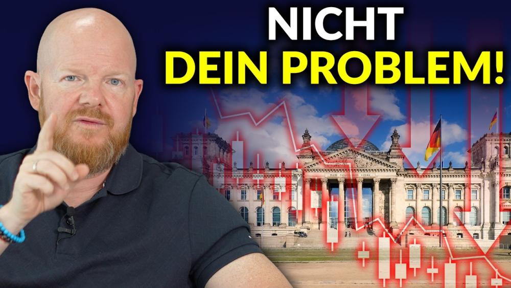 Mann erklärt finanzielle Freiheit vor dem Reichstagsgebäude in Deutschland.