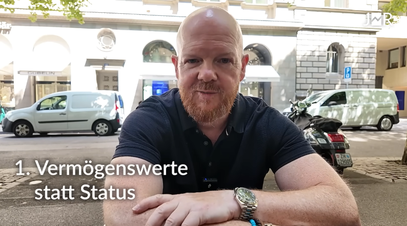 Ein Mann erläutert den Unterschied: Vermögenswerte statt Status in Zürich.
