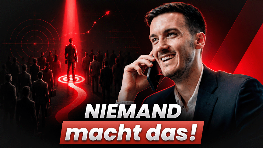 Ein motivierter Coach, der am Telefon spricht, verkörpert den Mindeststandard für Coaches.