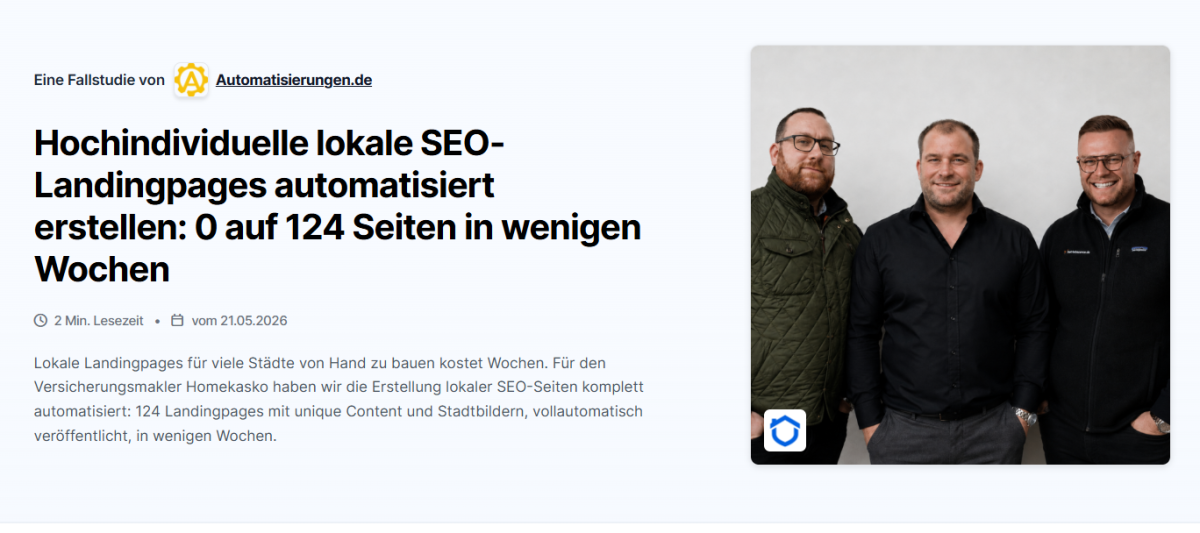 Drei Personen stehen zusammen und sprechen über SEO Landingpages, die automatisiert erstellt werden.