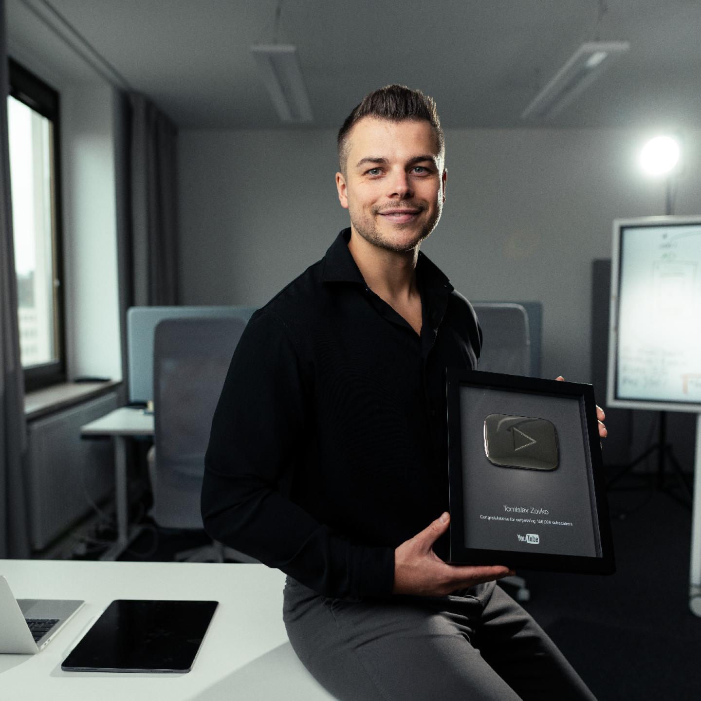 YouTube-Lead-Sourcing automatisiert: 1 MA gespart, täglich frische Leads im CRM