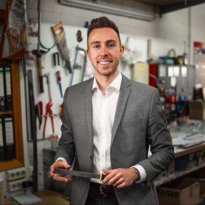 Handschriftliche Print-Mailings in Sekunden: Eigene App beschriftet tausende Umschläge