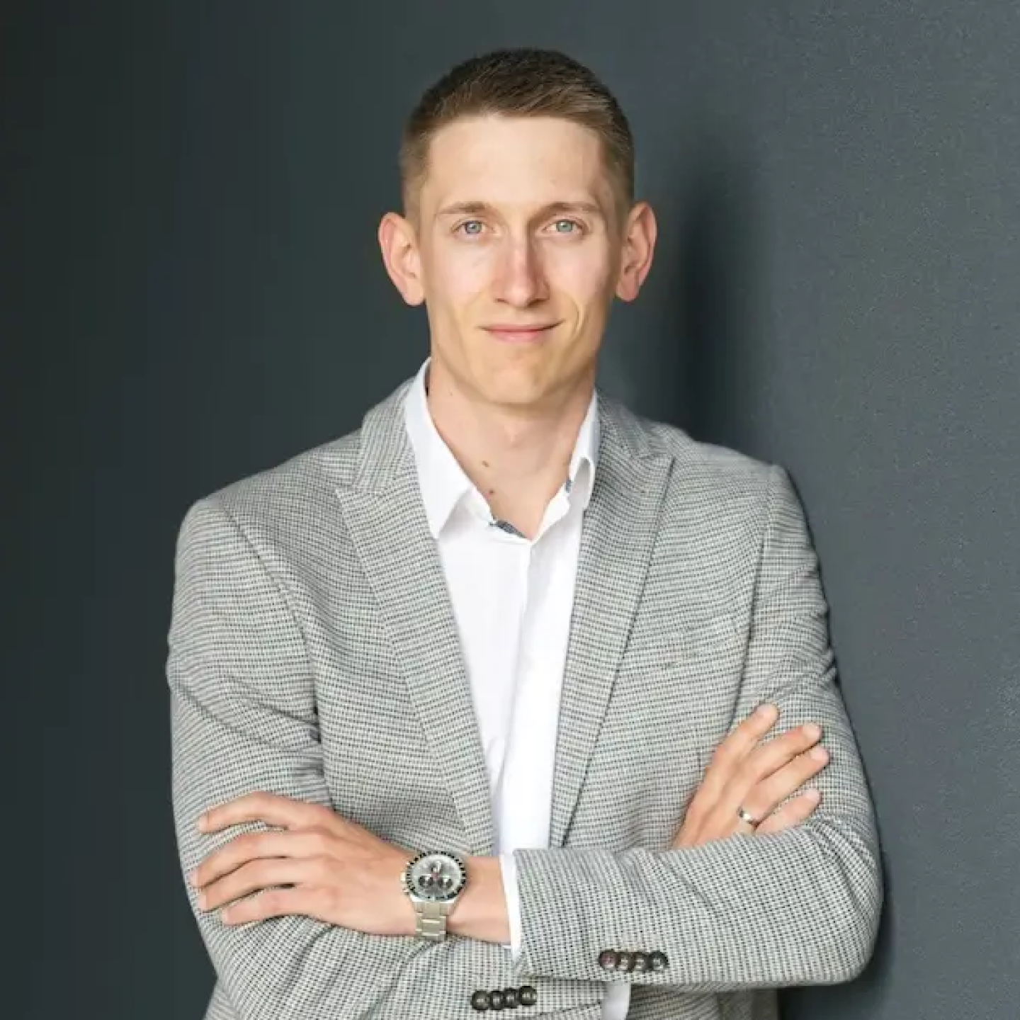 1,5 h / Woche eingespart und Fehlerquote gesenkt | CRM & Automatisierung für Sachverständigenbüro