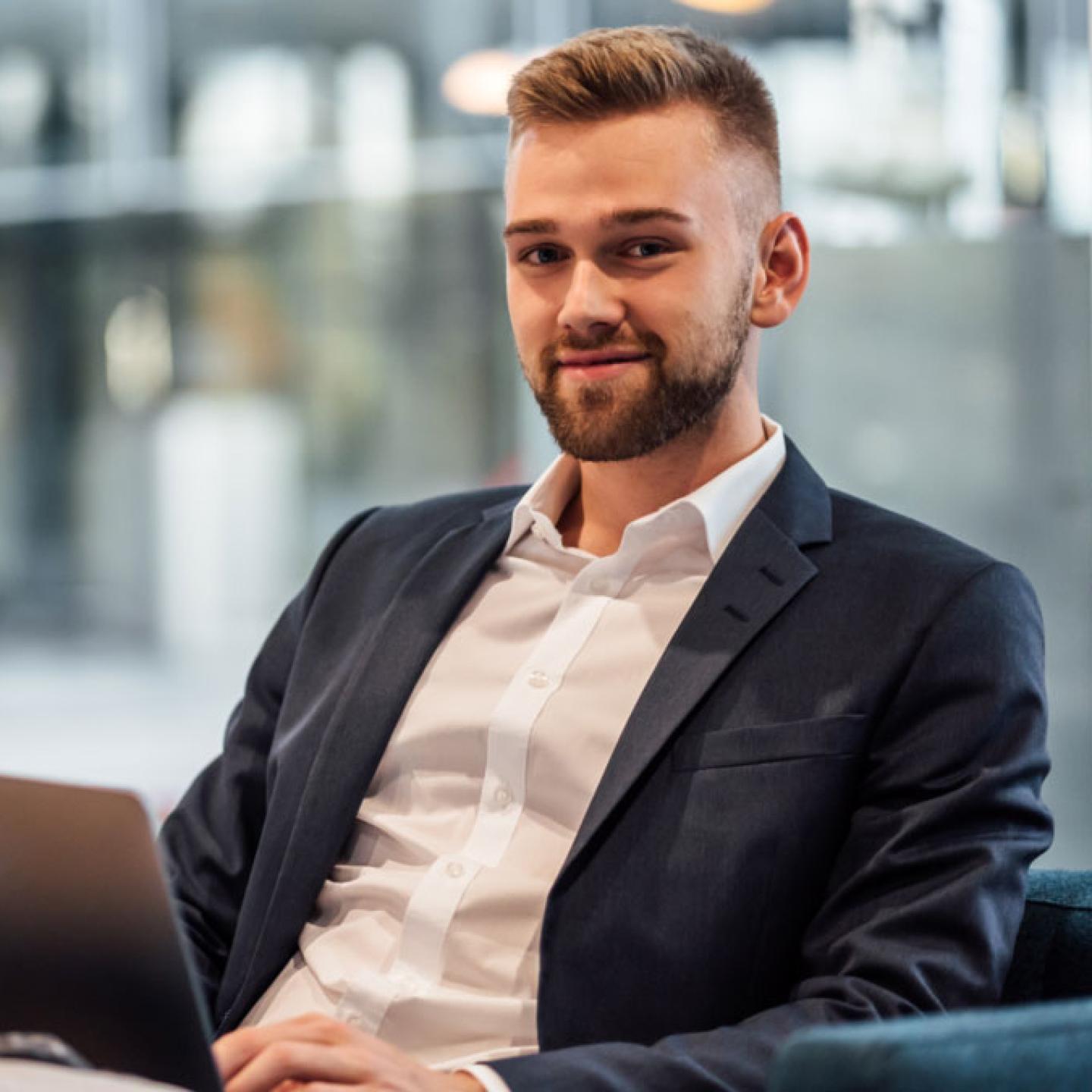 Monatsreport von 5h auf 10min: Automatisiertes KPI-Dashboard für Brock Consulting