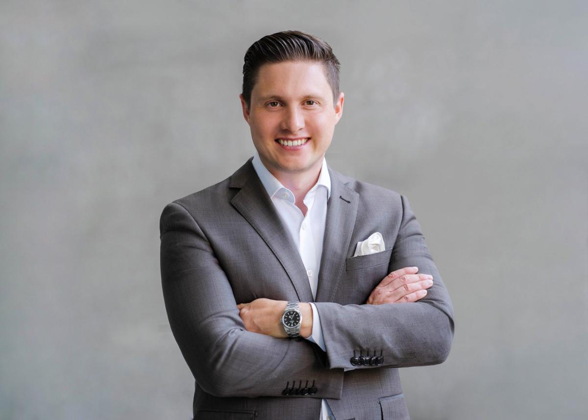Headhunter Dominik Roth nutzt sein Wissen aus dem Executive Search und bietet Führungskräften eine systematische Begeitung im verdeckten Arbeitsmarkt an