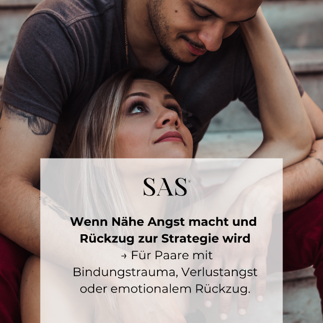 Ein Paar, das in einer toxischen Nähe steckt, fühlt Angst und Rückzug.