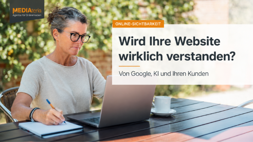 Frau am Laptop arbeitet an der Frage, ob ihre Website von Google verstanden wird.