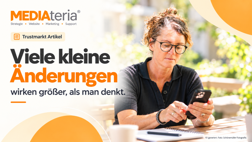 Frau nutzt ihr Smartphone im Freien, während sie über Website-Pflege nachdenkt.