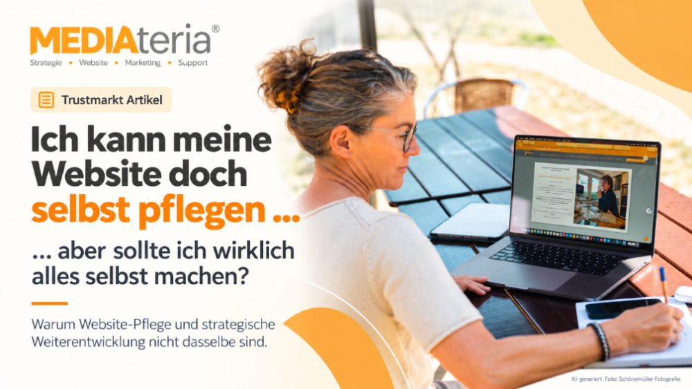 Nutzerin arbeitet am Computer und denkt über Website selbst pflegen nach.