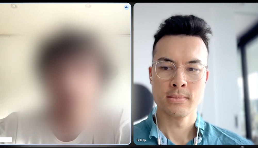 Noah erzählt in einem Online-Meeting von seiner Reise mit FreiVonX, um anderen einen möglichen Weg aufzuzeigen.