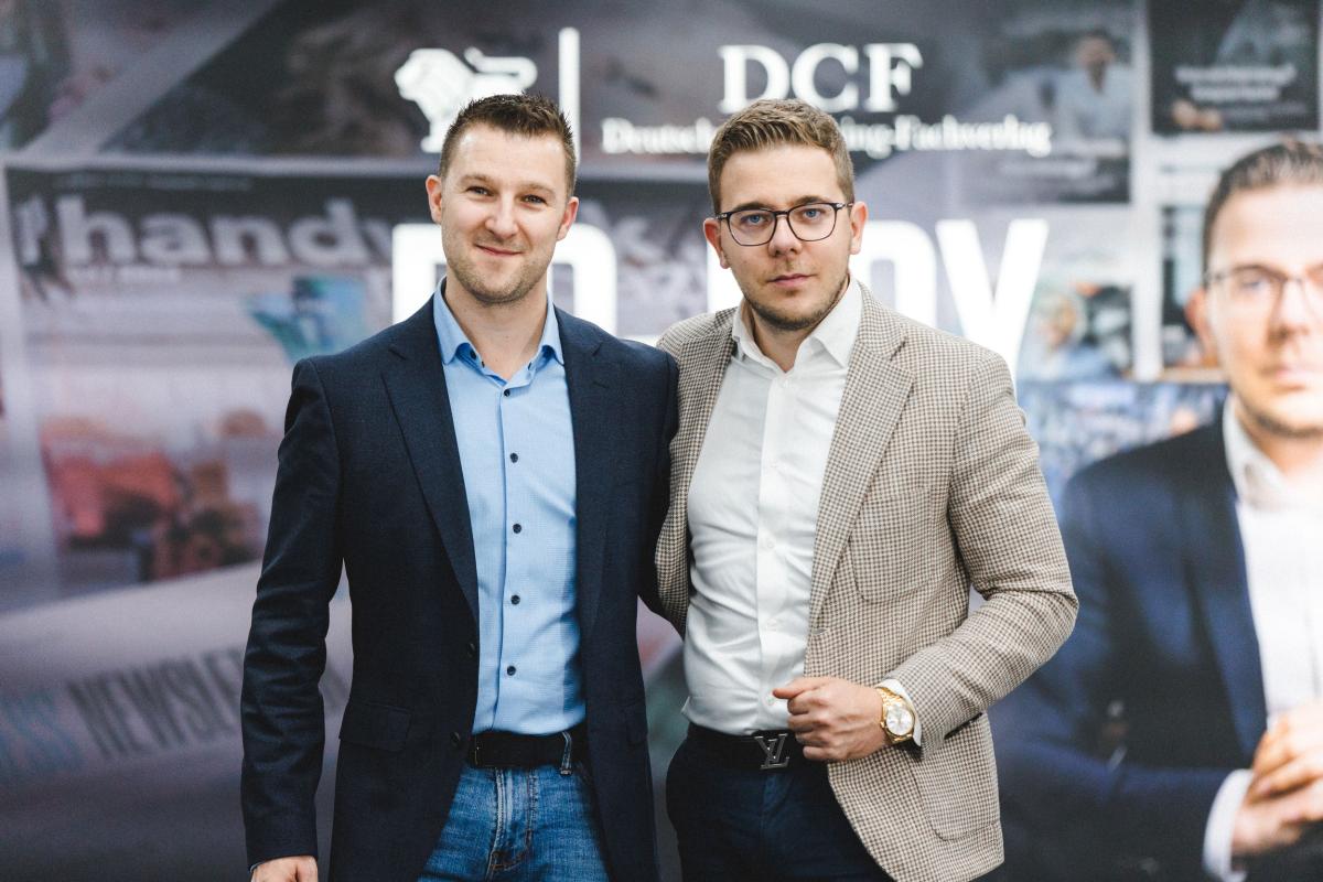 Marco Schröder (Geschäftsführer der 3 Plus Solutions GmbH & Co. KG) im Gespräch mit Ruben Schäfer, Geschäftsführer des DCF Verlags.