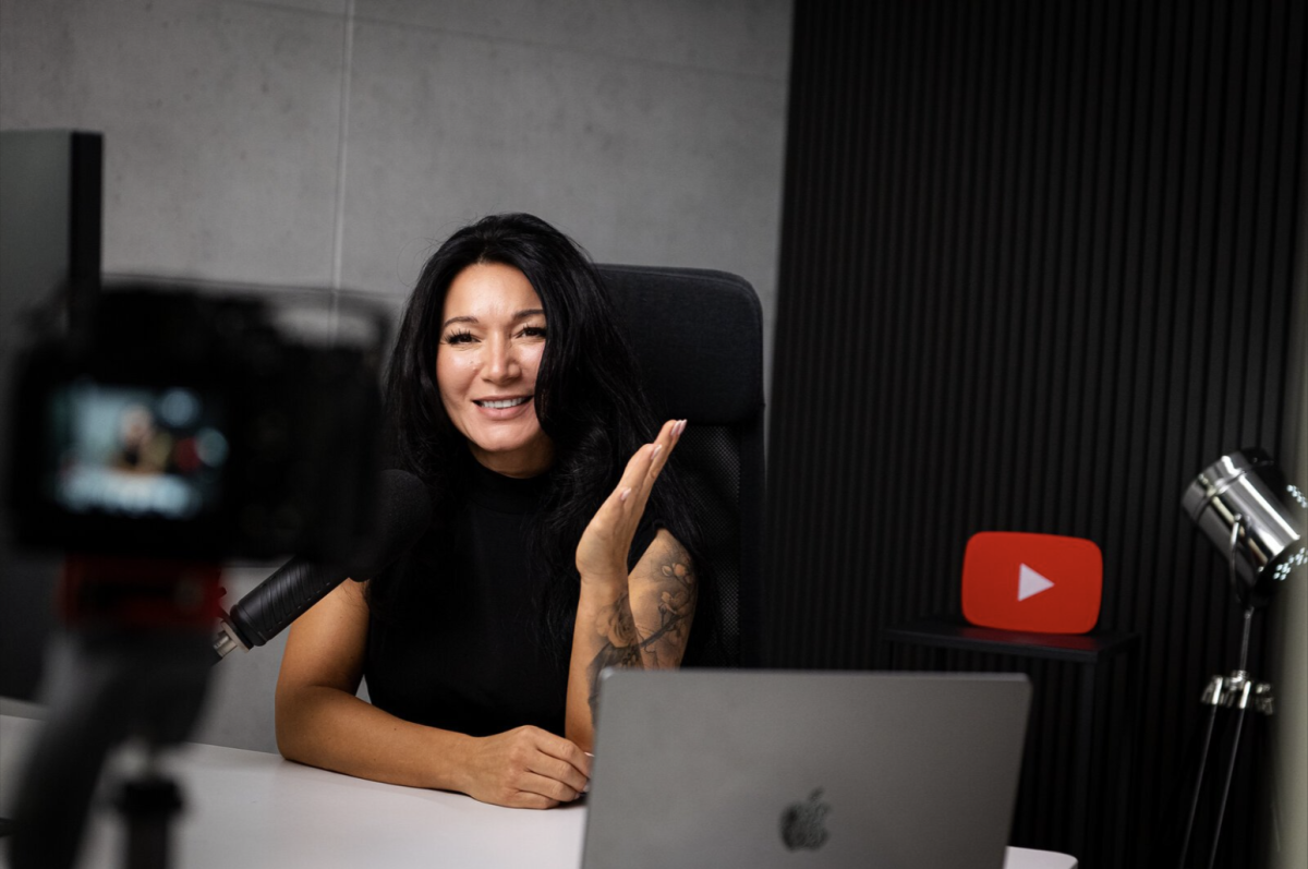 Menschen kaufen von Menschen. YouTube baut hier Vertrauen auf.