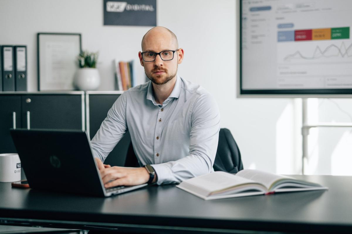 Die Wirkung von branchenspezifischen Keywords kennt Marketing-Experte Timo Stephan ganz genau