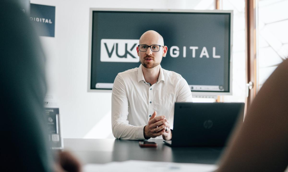 Timo Stephan, Marketing-Experte für Immobiliensachverständige bricht seine Themen kompetent für seine Kunden herunter