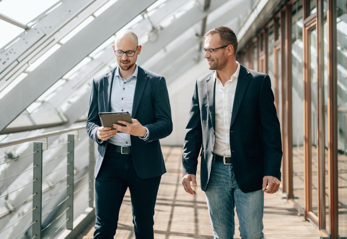 Zwei Immobiliengutachter im Gespräch über digitalen Vorsprung.