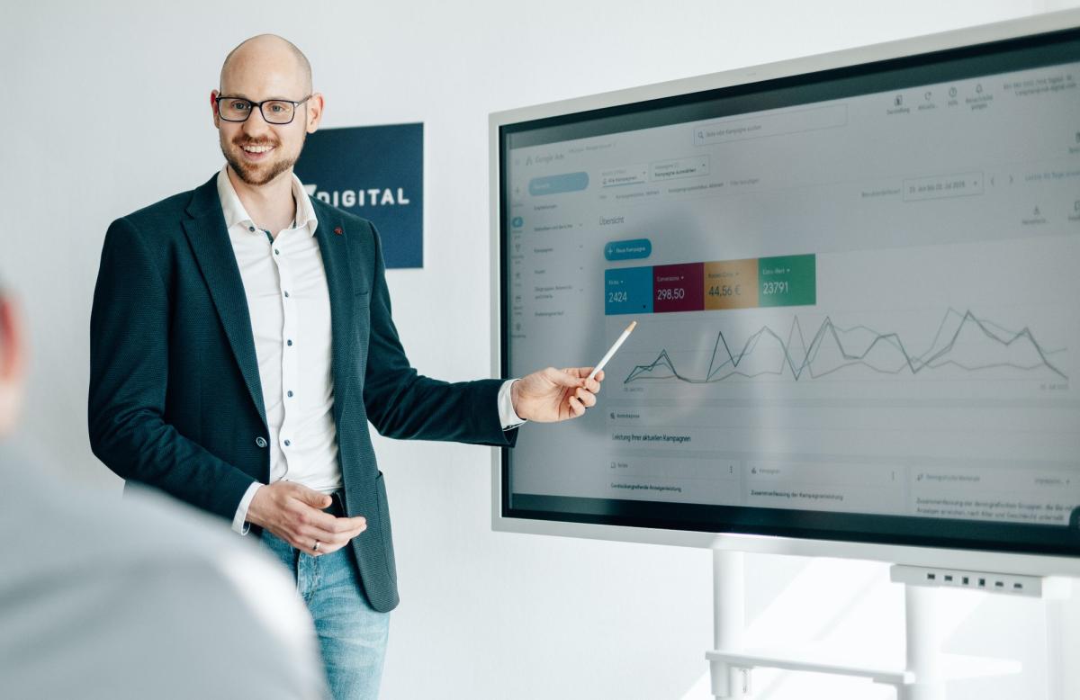 Kein ZickZack-Kurs mit deinem Sachverständigenbüro - Stammkunden stabilisieren deine Auftragslage