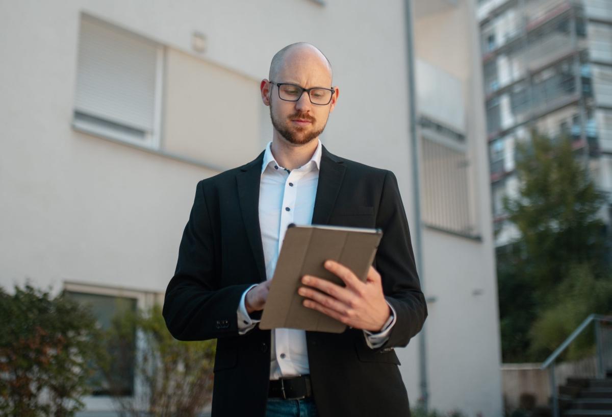 Marketing-Experte Timo Stephan hilft Immobiliensachverständigen jeden Tag ihre Auftragslage zu stabilisieren