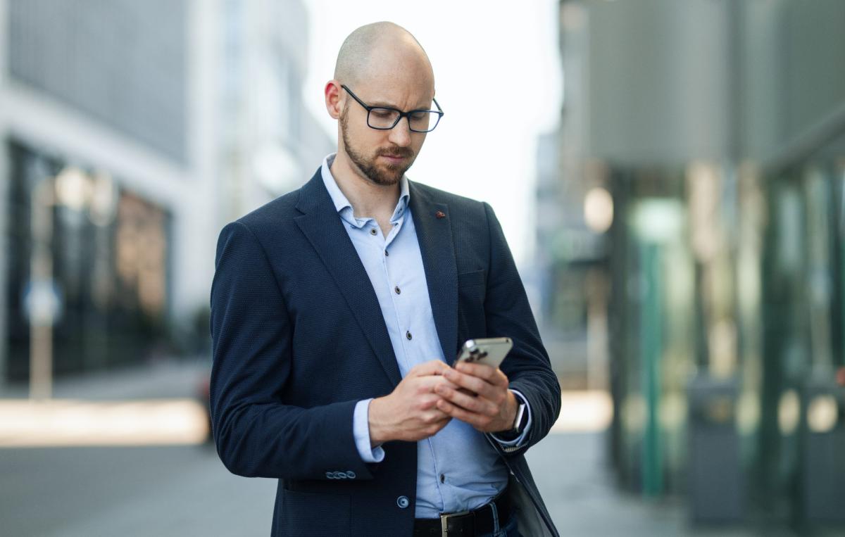 Marketing-Experte Timo Stephan kennt den Trick, wie man Kaufende und keine Suchenden gewinnt