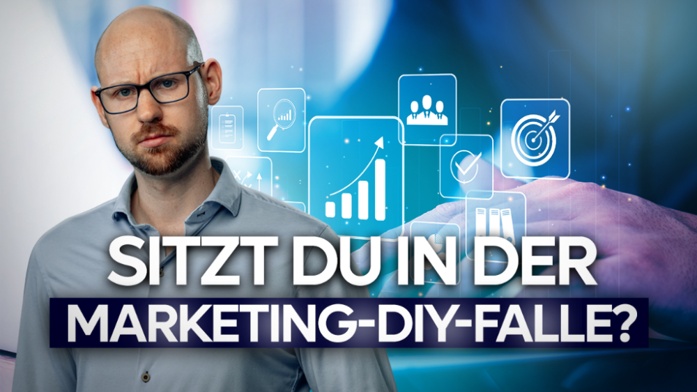 Mann denkt über Herausforderungen im Marketing und DIY-Falle nach.