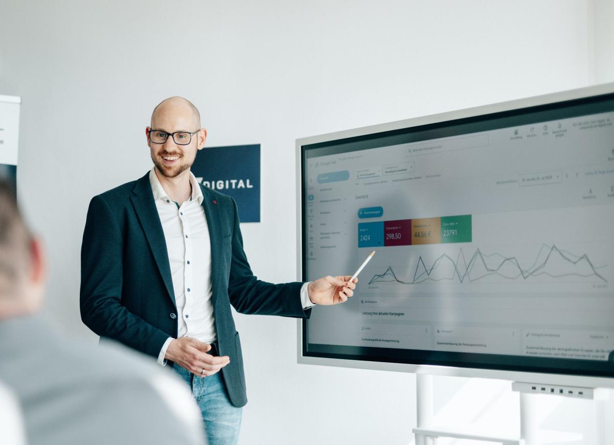 Nicht jedem passt der gleiche Schuh - Marketing-Experte Timo Stephan passt das Marketing individuell an