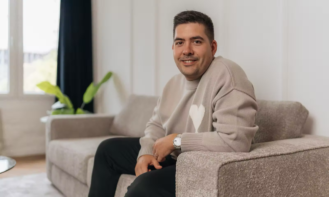 Flo Steinle, der Gründer der gleichnamigen Webflow Agentur, gestaltet und entwickelt seit 12 Jahren Websites für den B2B Markt.