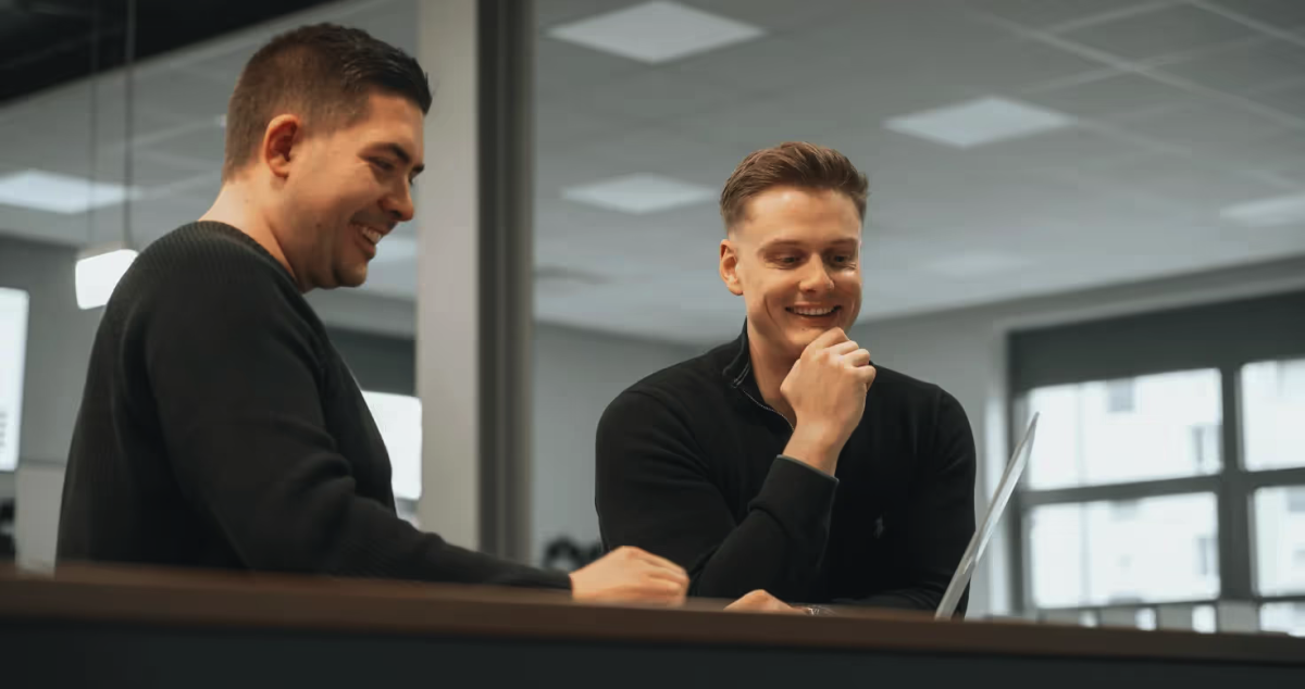 Flo Steinle zusammen mit Marvin Flenche von der A&M Unternehmerberatung.