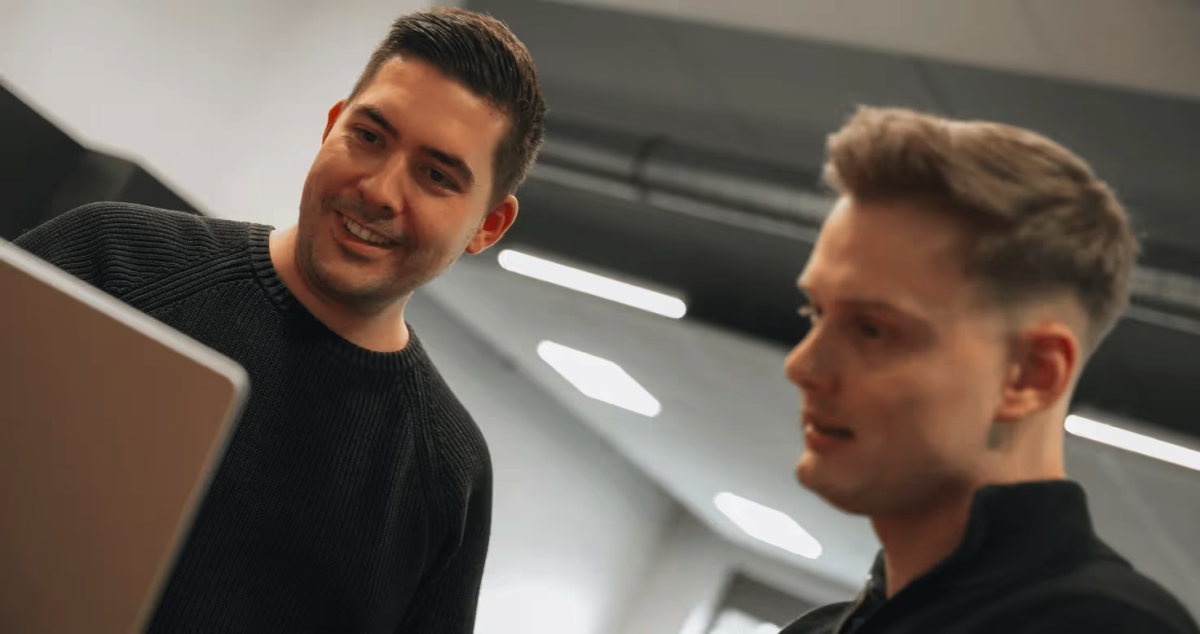 Flo Steinle, Inhaber der gleichnamigen Webflow Agentur und Marvin Flenche, Gründer und Geschäftsführer der der A&M Unternehmerberatung