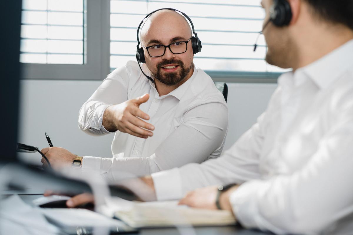 Kundenberater der DMV Deutsche Mittelstandsversorgung GmbH finden heraus, ob & wie wir unseren Interessenten helfen können.